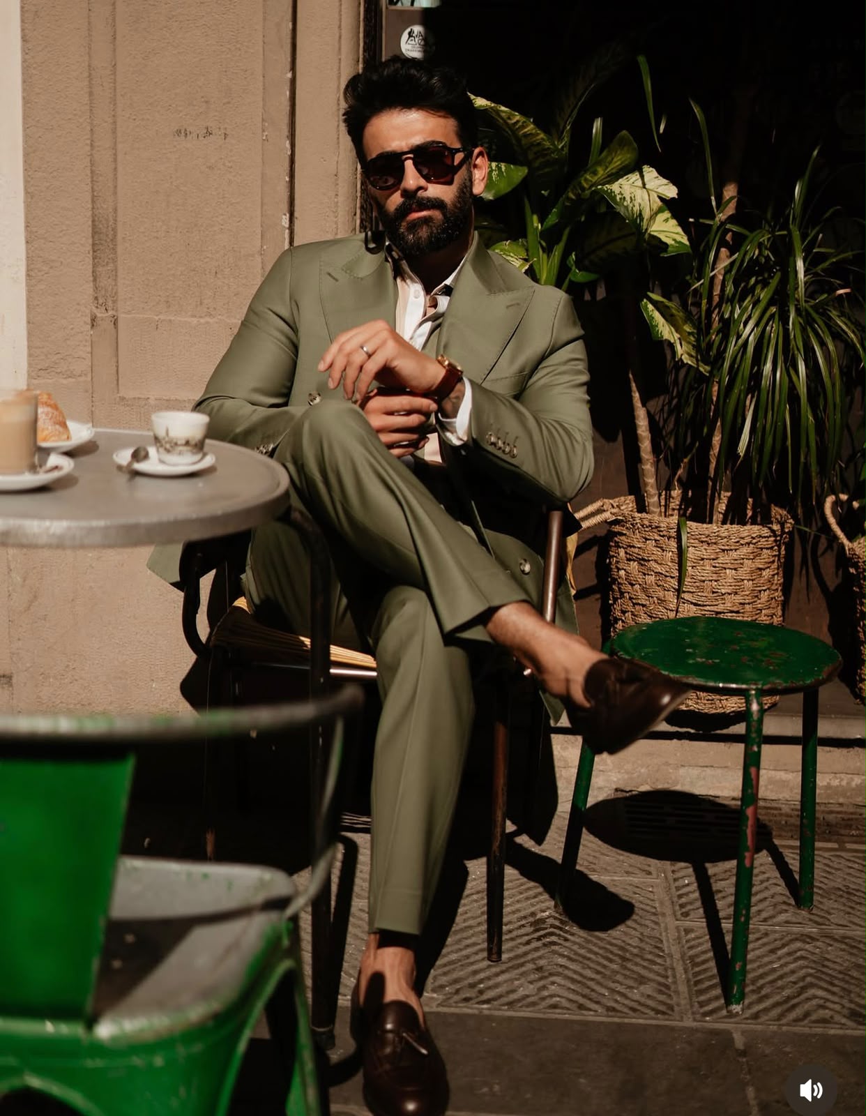 Classic Fit Italian Cut Men's 2-Piece Suit - Premium Olive